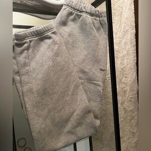 TNA aritzia sweatpants. Only worn once!